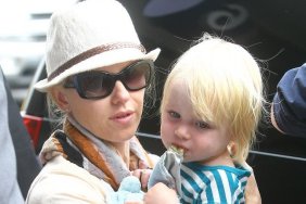 Naomi Watts, black sunglasses, tan fedora, scarf